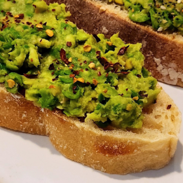 Avocado Chickpea Toast with Green Peas is made from chickpeas, avacado and green peas has a creamy rich texture, and packs the protein