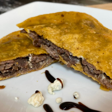 This 20 minute roast beef and blue cheese quesadilla tastes like it took much longer.