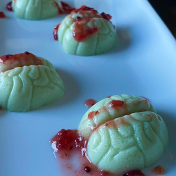 With or without jelly "blood" these jello zombie brains are super spooky and ready for your next Halloween party.