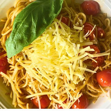 Made with ramen noodles, just a handful of fresh ingredients, tossed Parmesan cheese, and light, tangy balsamic vinegar sauce