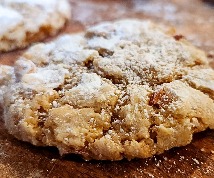 Rich, buttery flavor with a soft, gooey center, a hint of warm spices, and packed with sweet, tender bites of apple.