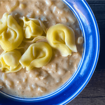 Full of tender potatoes, shredded chicken, and soft tortellini in a seasoned creamy broth l.