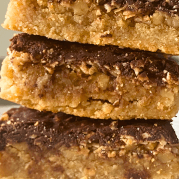 With just an almond cookie base and layers of walnuts, toasted coconut, and chocolate, they feel like an indulgent dessert that's also full of wholesome ingredients.