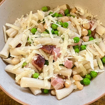 30 Minute Ham & Pea Pasta uses ingredients you may already have in your fridge or pantry.