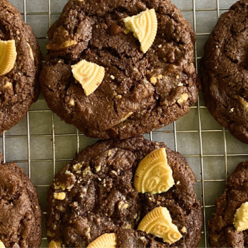 Fudgy Chocolate Cookies with Golden Oreos have a soft, gooey center and slightly crispy edges, and are loaded with chocolate chips and Oreo chunks