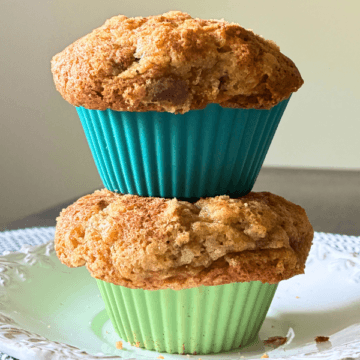 These Gluten Free Banana Chocolate Chip Muffins (Soft & Bakery Style) aren’t like that. They bake up with tall, golden domes, soft fluffy centers, and just enough chocolate to make them feel a little indulgent. The tops are finished with a simple cinnamon sugar layer that melts slightly into the surface, giving a light, caramelized finish without a heavy crumb topping