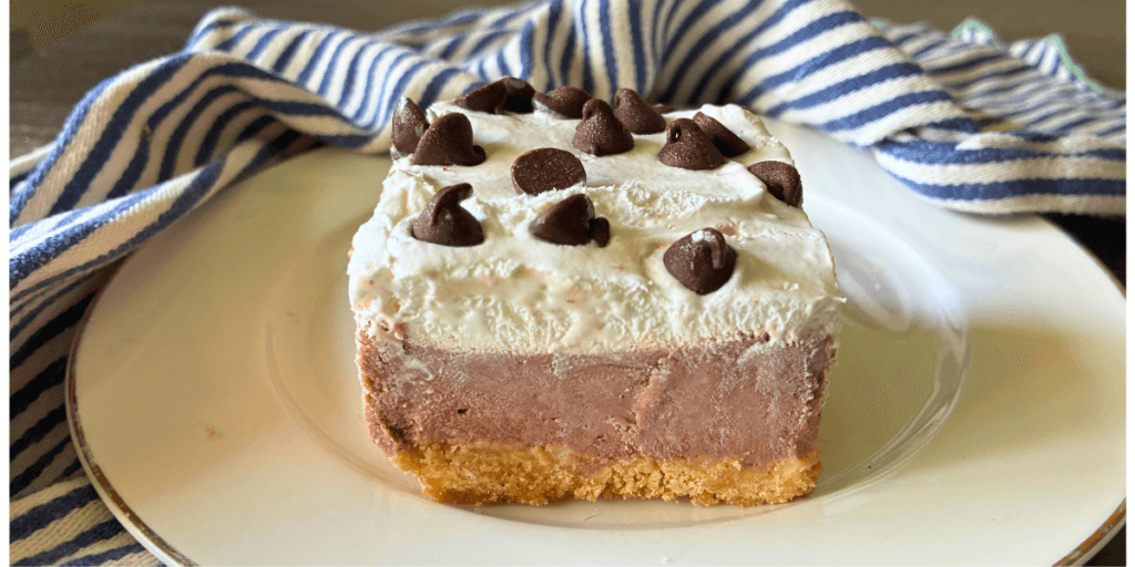 Chocolate Cheesecake Pudding Bars with Cookie Crust