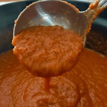 This slow cooker eggplant marinara is loaded with fresh vegetables.